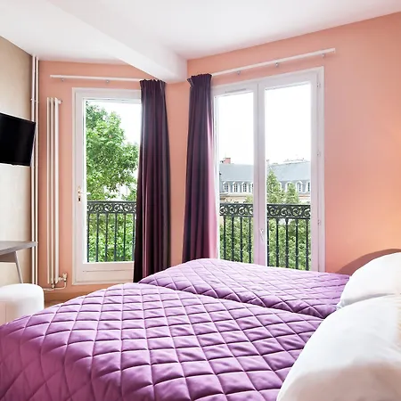 Americain Hotel 2*